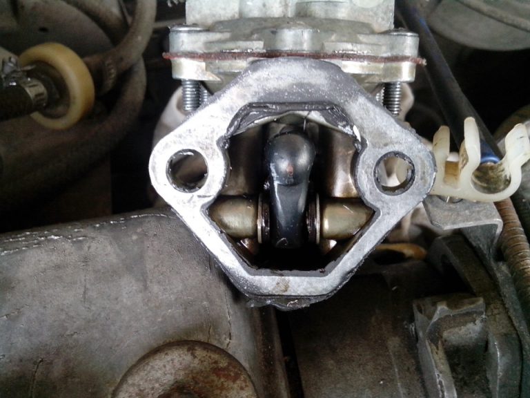 Прокладка под топливный насос паронитовая штатная