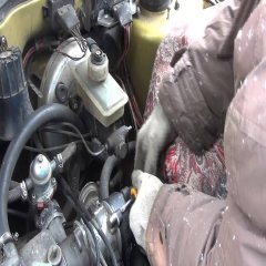 Почему стреляет в карбюратор и что делать