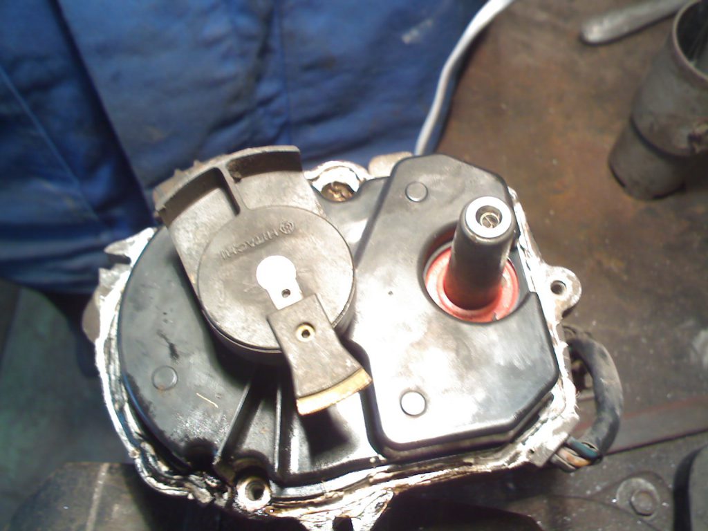 Как снять бегунок с трамблера и проверить его на исправность