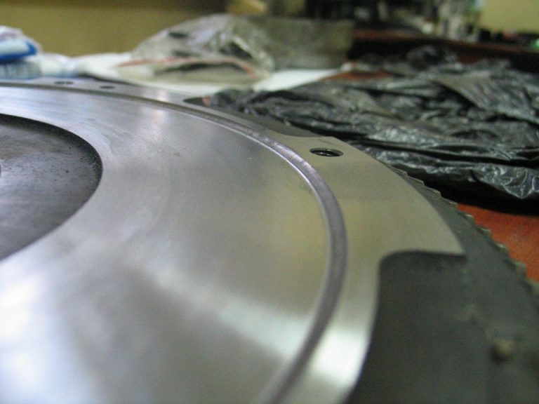 Допустимый износ маховика и причины износа детали